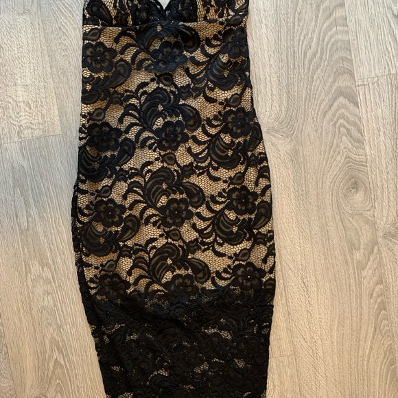 Sexy Black Lace Midi with Adjustable Straps and Scalloped Detailing. Size S. - Picture 2 of 2